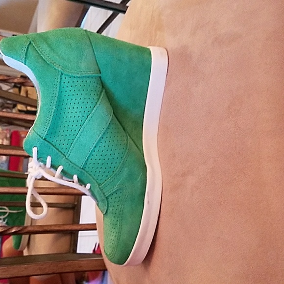 Shoes - Picture 3 of 3